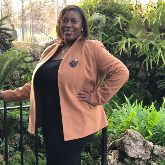 Meet your Posher, Kelli - Picture 1 of 1